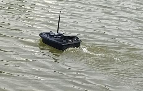 Лодка за захранка с GPS 4